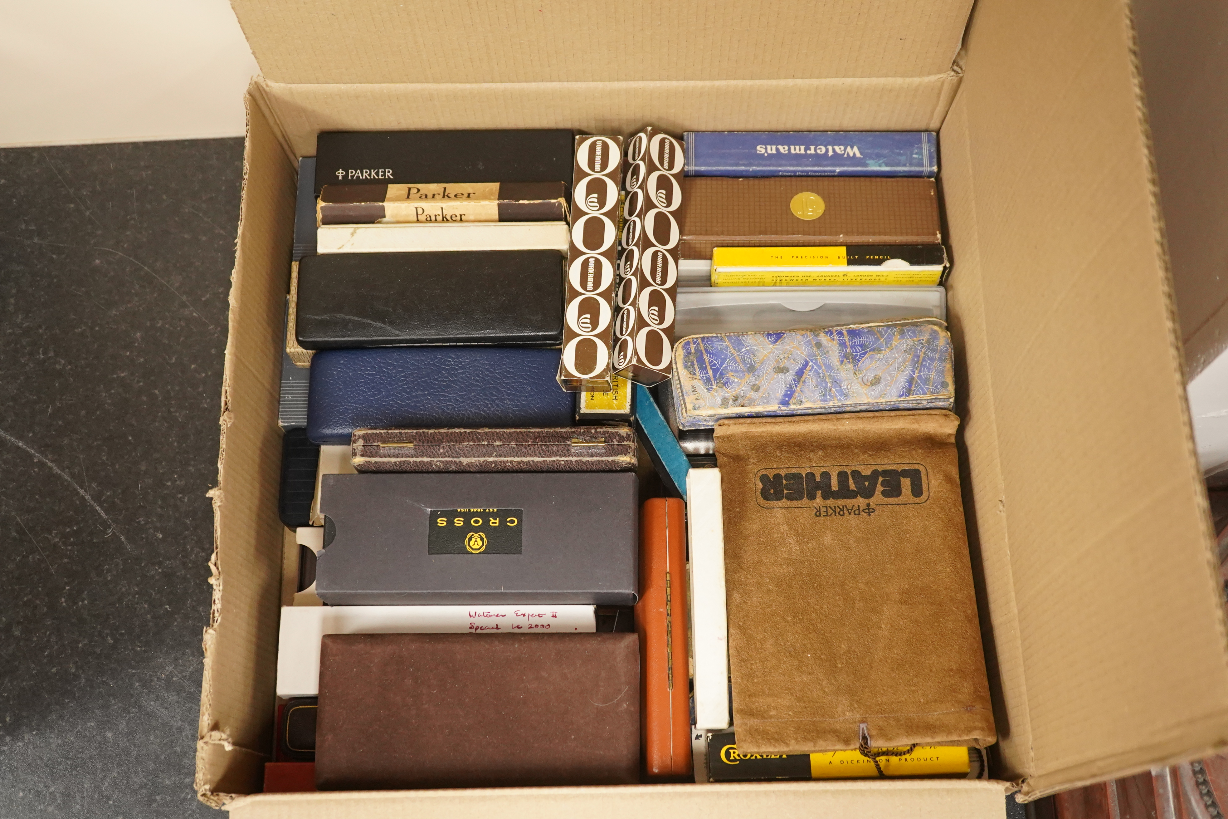 A large quantity of fountain pen boxes to include Parker, etc.